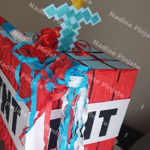 Pinjata TNT - Nadine Pinjate