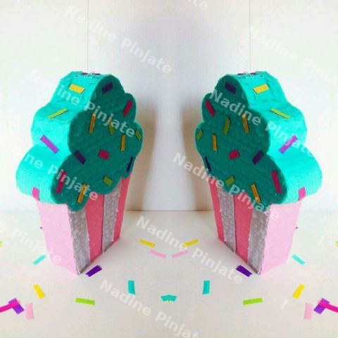 Pinjata Cake