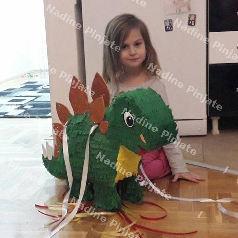 Baby Dinosaurus Nadine Pinjate