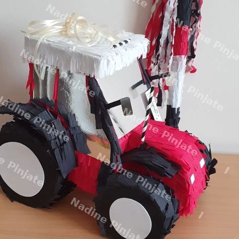 Pinjata Farma - traktor - Nadine Pinjate