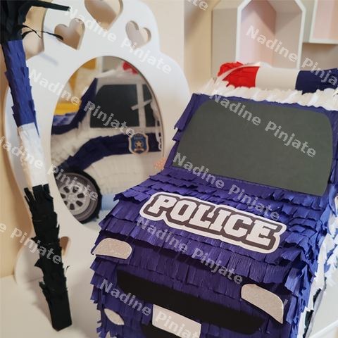 Pinjata policijski auto- Nadine Pinjate