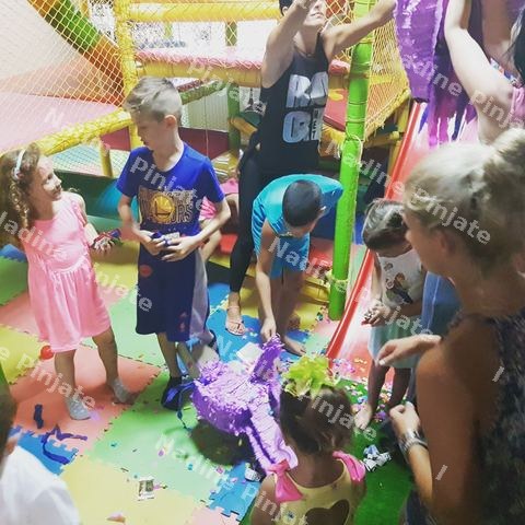 ...mali delić sa Rođendanske zabave..
